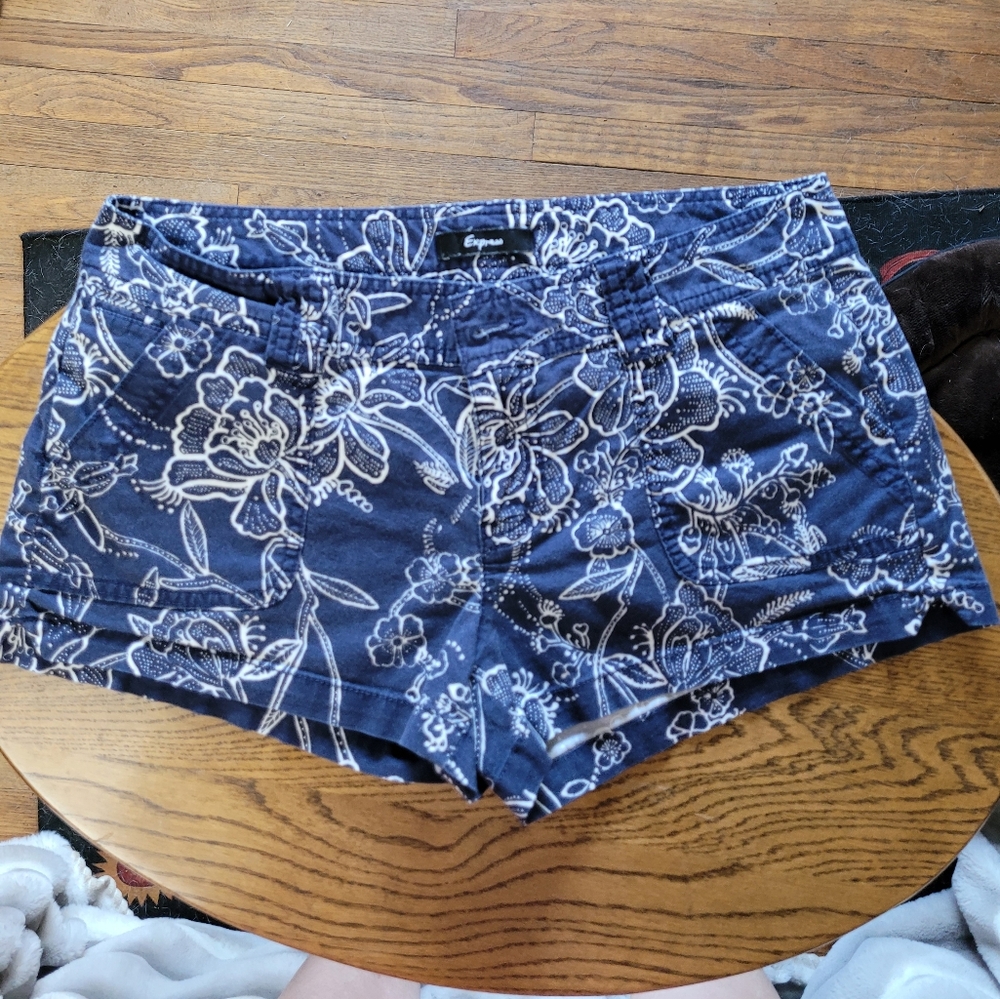 Express navy floral print shorts sz.8